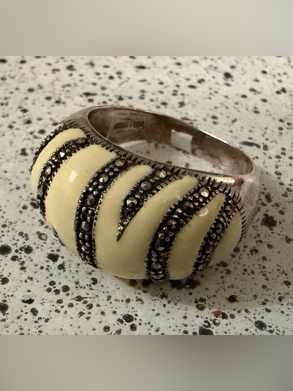 Vtg Sterling Silver Thai Cream Enamel Stripe Dome Ring